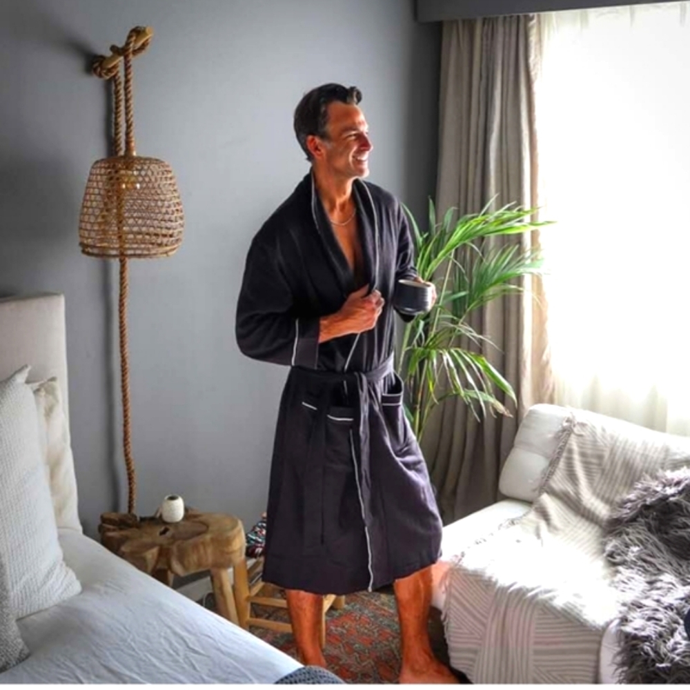 Amazon Essentials Men's Lightweight Waffle Robe - Picture 5 of 7